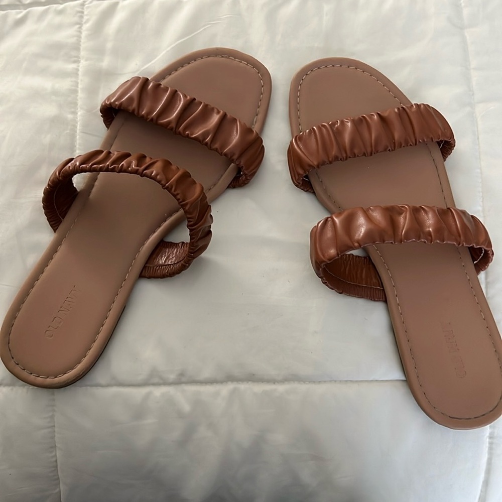 Old Navy Faux Leather Sandals Size 10